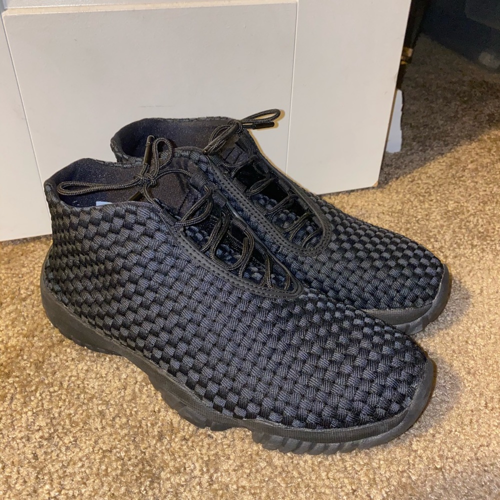Jordan future mid triple black